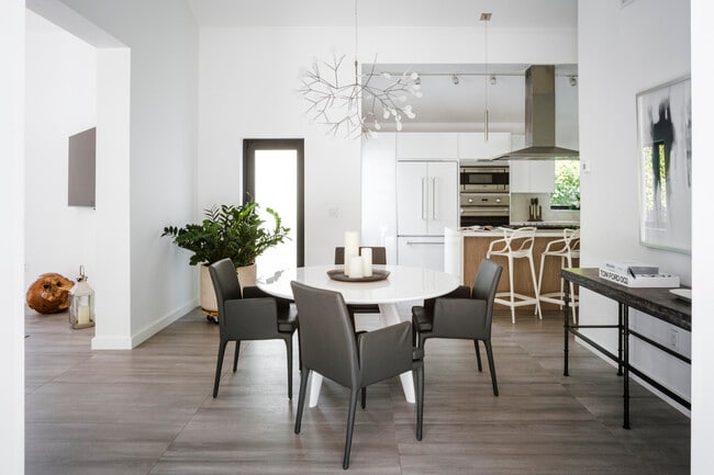 Building Photo - 259 N Coconut Ln