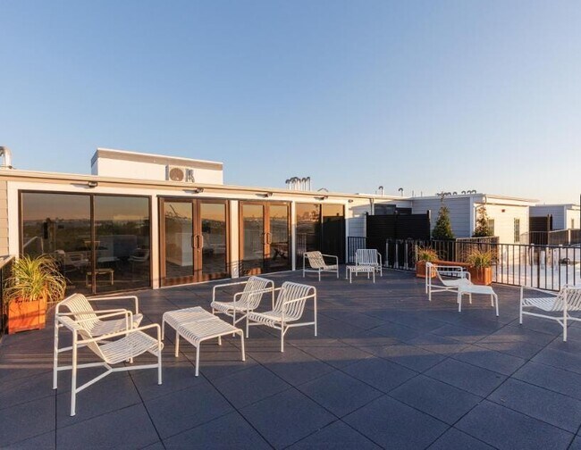 Building Photo - 671 Ave E