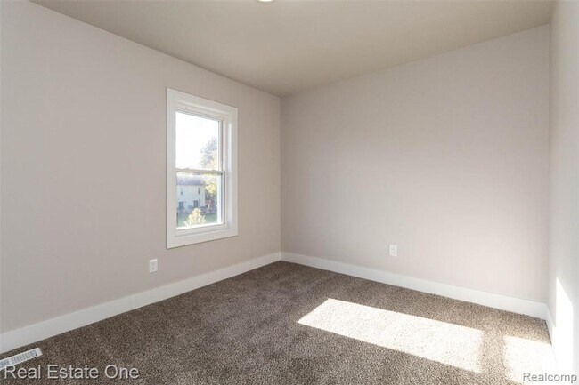 Building Photo - 5485 Hammersmith Dr