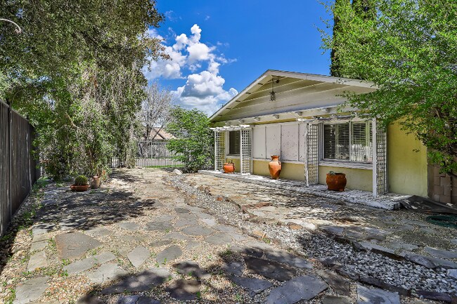 Building Photo - 24314 Kittridge St