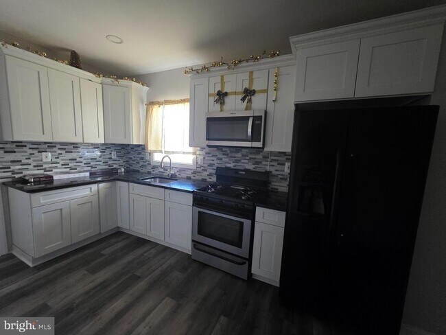 Building Photo - 305 Lafayette Ave