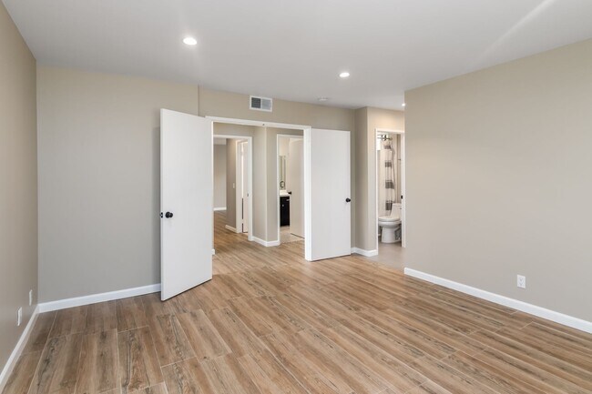 Building Photo - Beautiful two-bedroom, two-bath home in Oa...