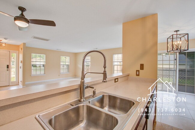 Building Photo - 202 Seneca River Dr
