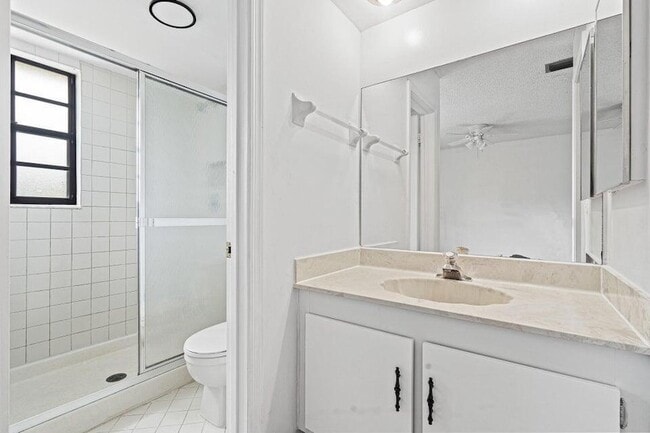 Building Photo - 4151 Oak Terrace Dr