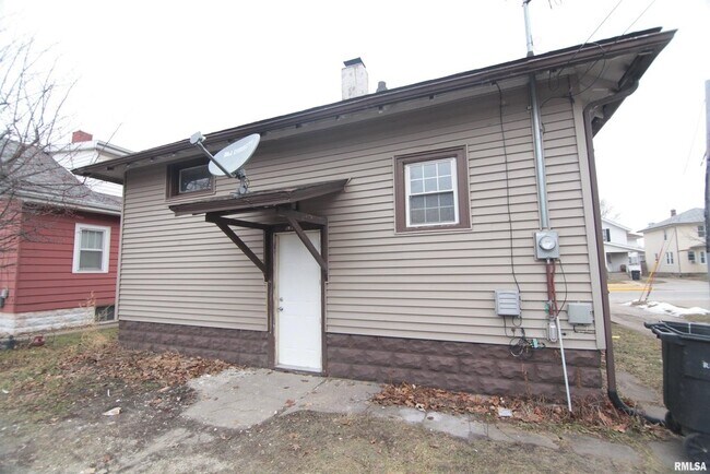 Building Photo - 1124 18th Ave