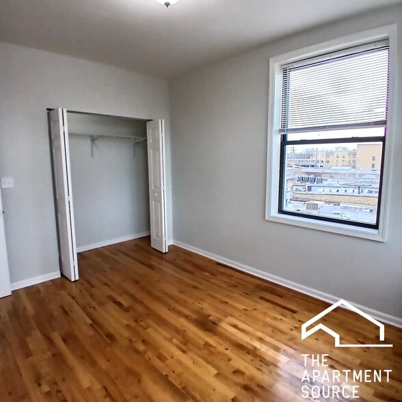 Building Photo - 7606 N Paulina St