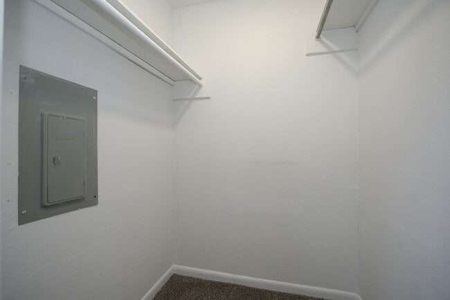 Building Photo - 17078 Oak Grove Ln