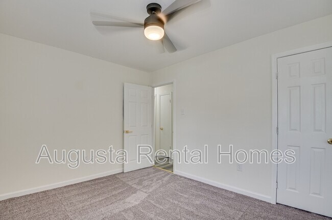 Building Photo - 3623 Columbine Dr