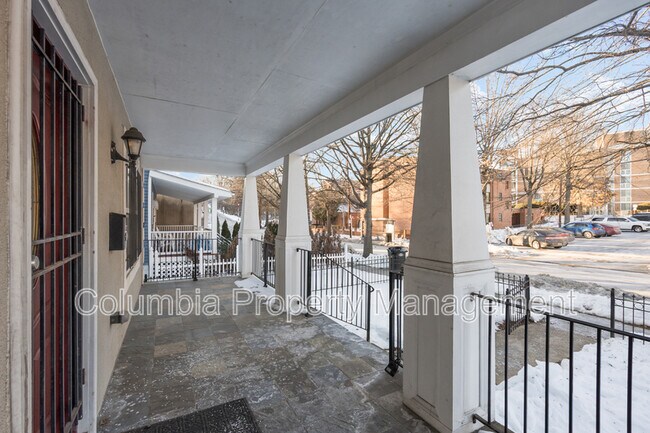 Building Photo - 2421 Franklin St NE