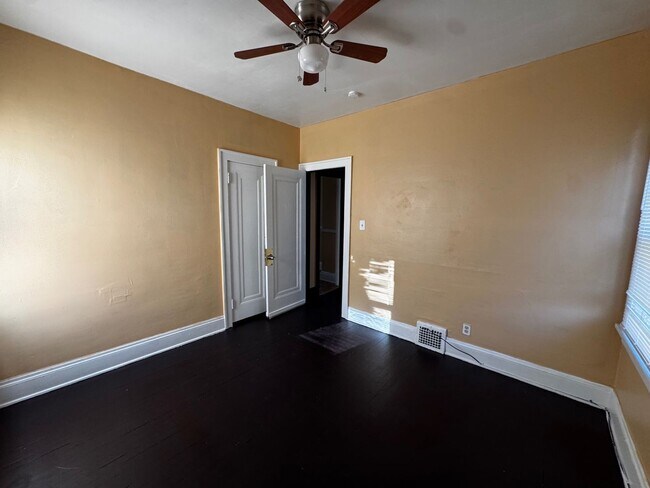 Building Photo - 1545 Glenmont Rd