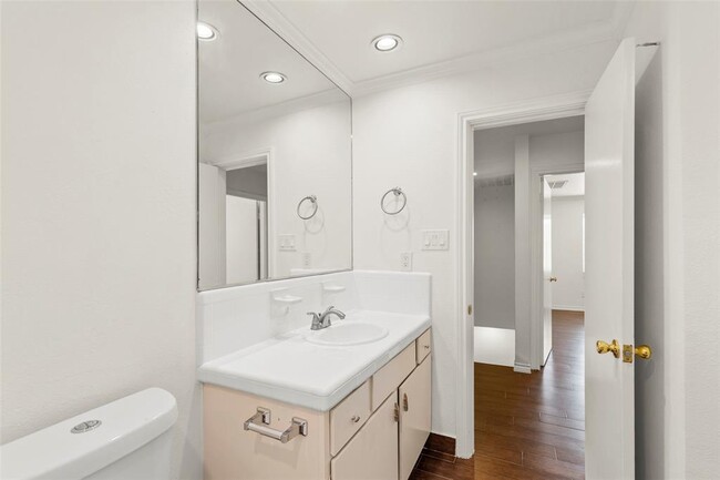 Building Photo - 2229 Mimosa Dr