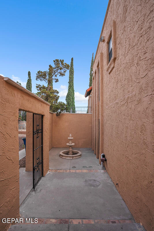 Building Photo - 10604 Springwood Dr