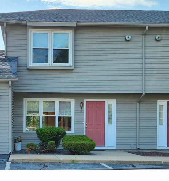 Building Photo - 1143 Main Ave