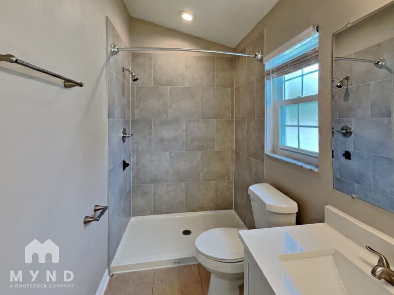 Building Photo - 10547 Cherry Oak Cir