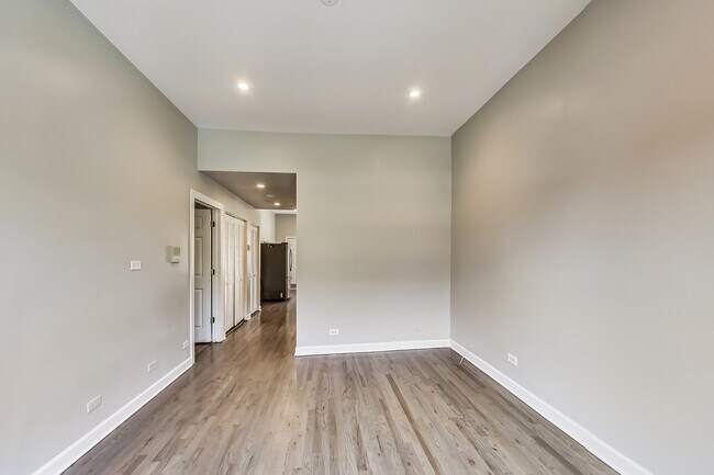 Building Photo - 2709 W Chicago Ave