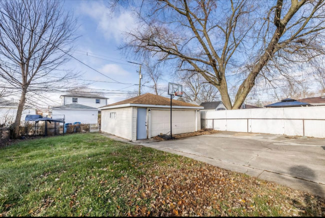 Building Photo - 1362 Greenbay Ave