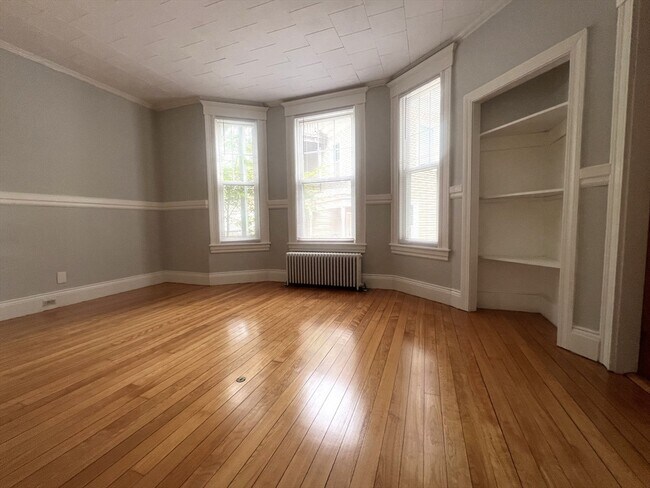 Building Photo - 258 Highland St