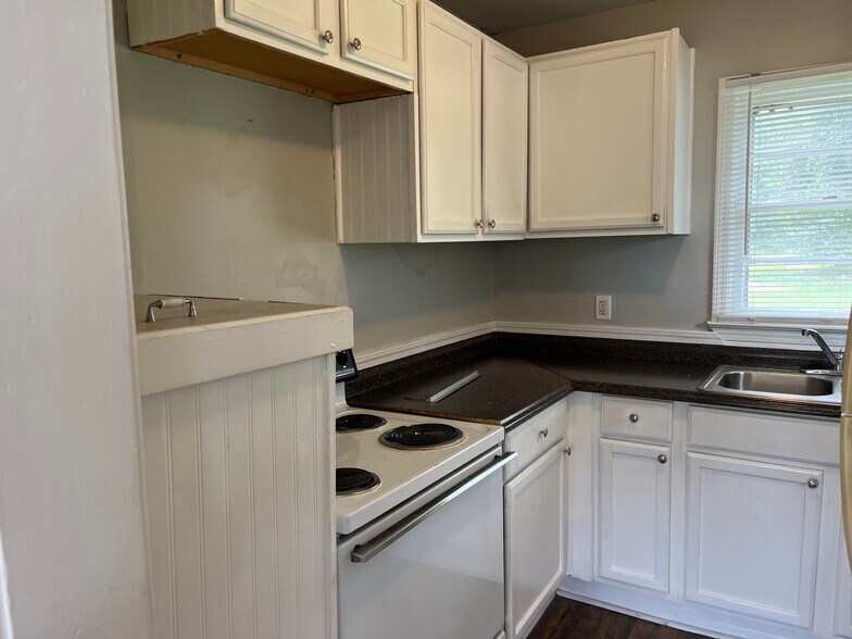 Building Photo - 713 Tallman Cir