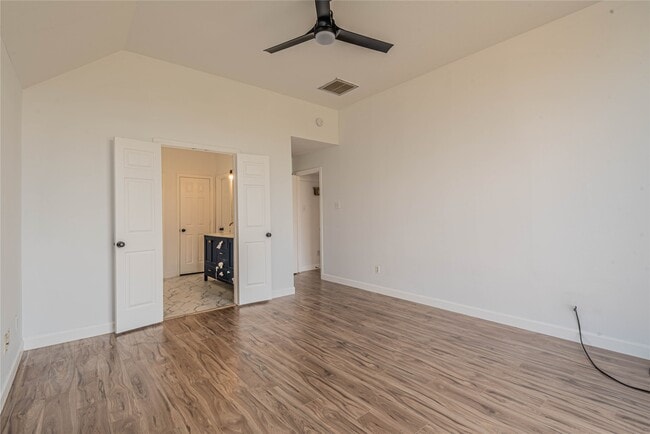 Building Photo - 1818 Quiet Hollow Dr