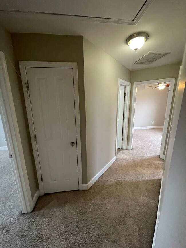 Building Photo - Lenox Village!