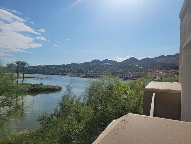 Building Photo - Stunning studio in Lake Las Vegas