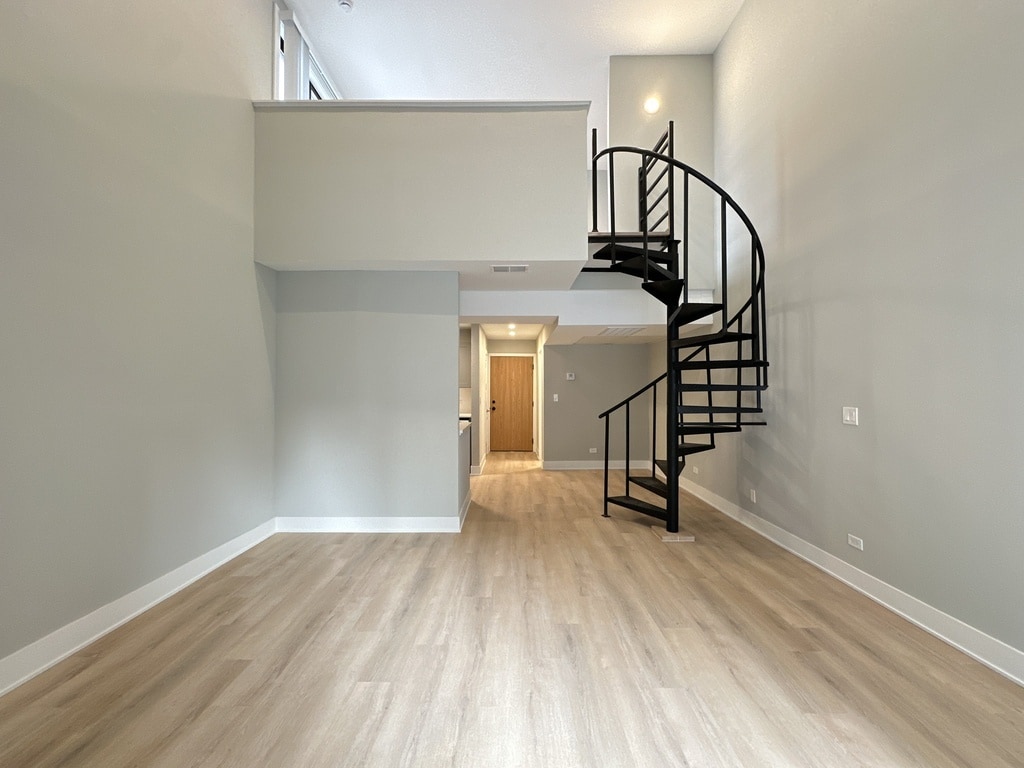 Building Photo - 1220 N La Salle Dr