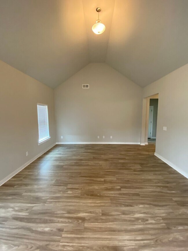 Building Photo - Home for Rent in Jasper, AL... Available to View!!!