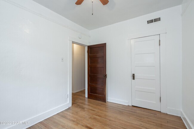 Building Photo - 331 N Mt Vernon Ave
