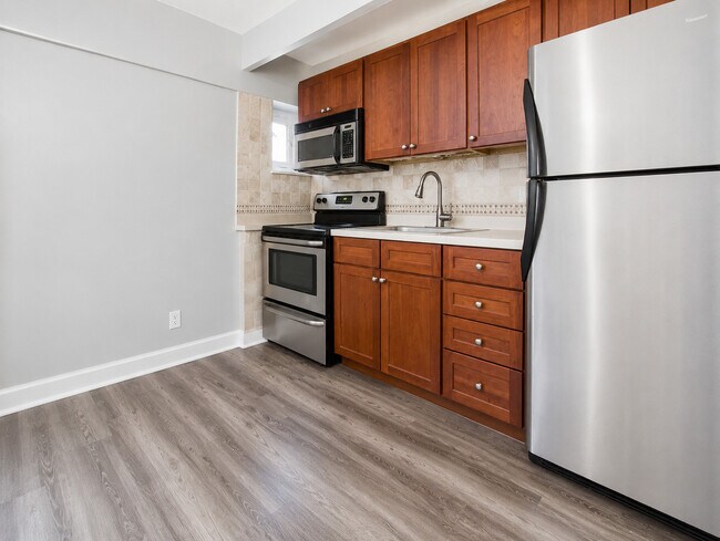 Building Photo - 4960 N Marine Dr