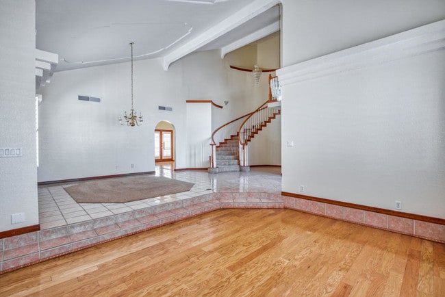 Building Photo - 6912 Crown Ridge Dr