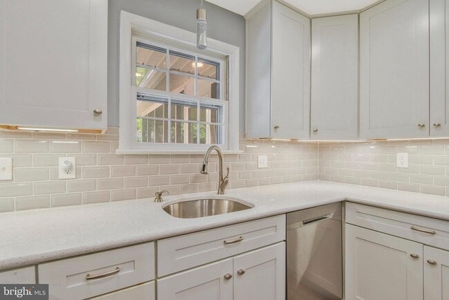 Building Photo - 14920 Carlbern Dr