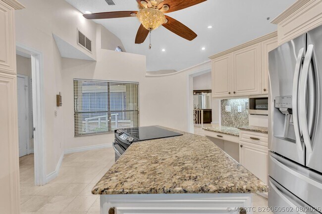 Building Photo - 22595 Esplanada Cir