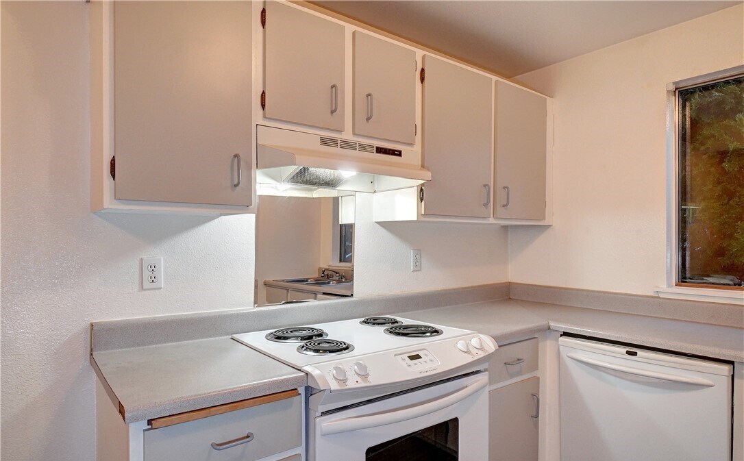 Kitchen - 10332 15th Avenue Ct E