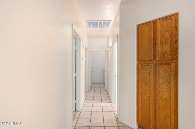 Building Photo - 12531 W Edgemont Ave