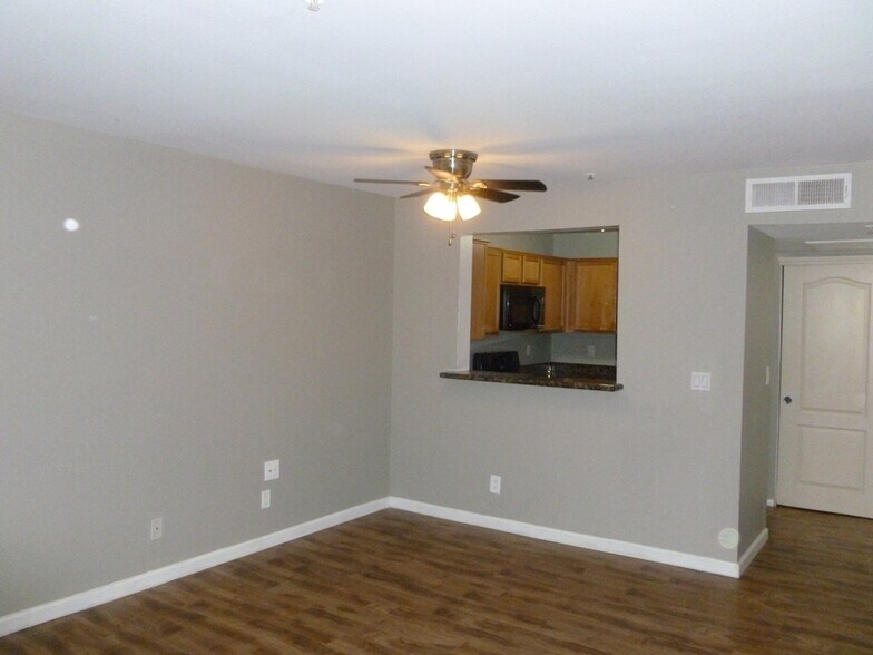 Building Photo - 2110 Sealion Dr