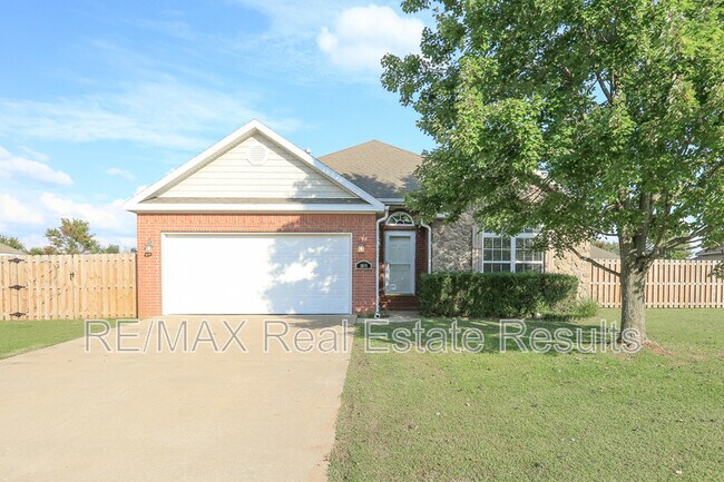 Primary Photo - 1088 Charles St