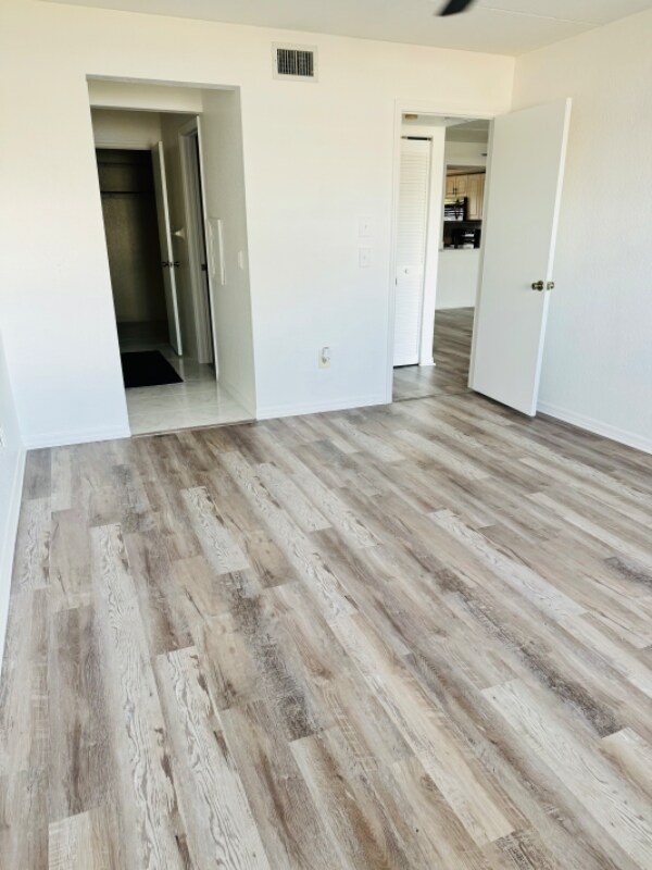 Building Photo - 26333 Nadir Rd