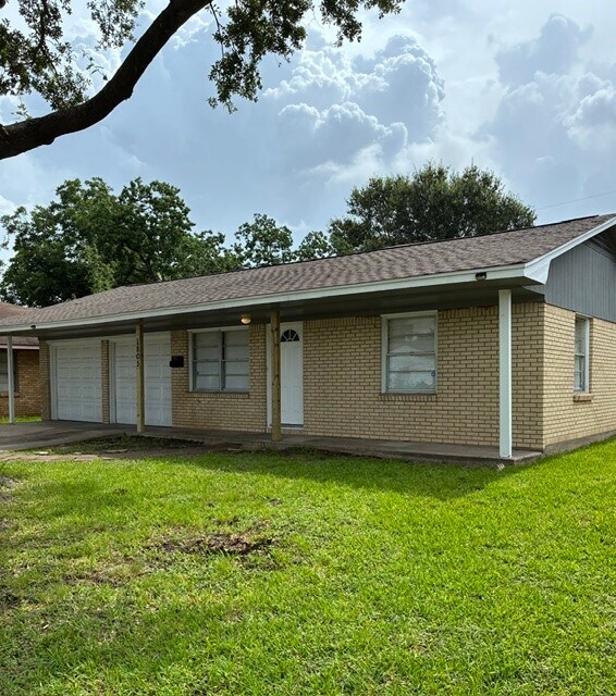 Building Photo - 1805 Thelma Ln