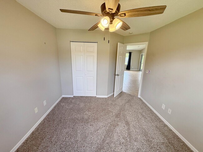 Building Photo - 39 Fischer Ln