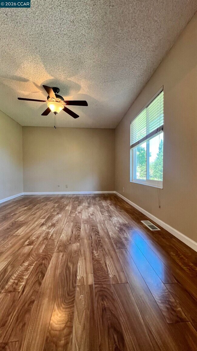 Building Photo - 2828 Royal Ann Ln