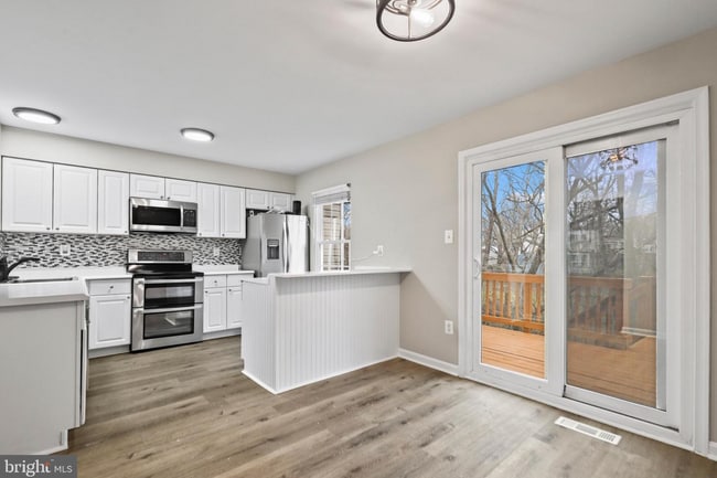 Building Photo - 328 Moseby Ct