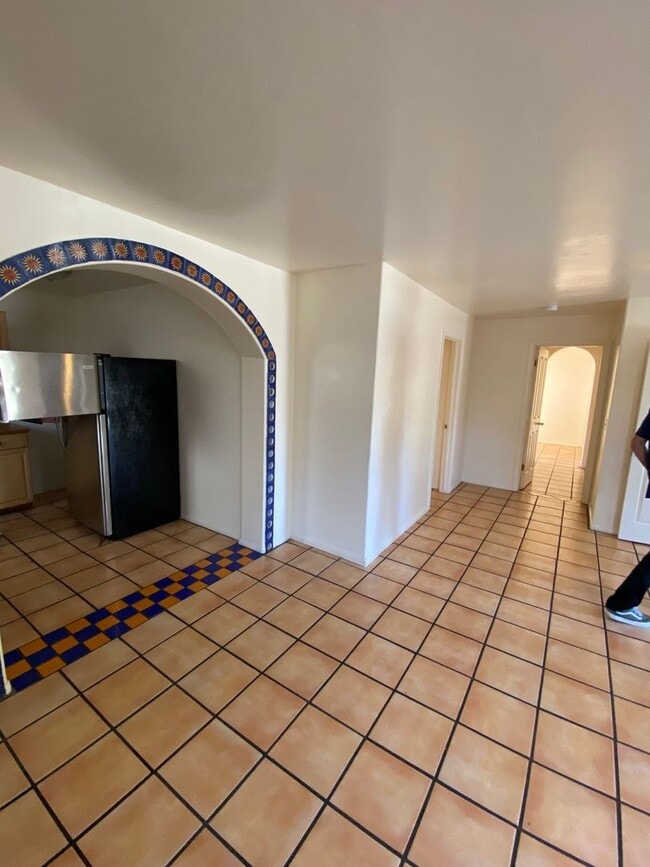 Building Photo - 6636 Del Playa Dr