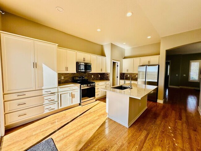 Building Photo - 6350 Cedar Waxwing Ct
