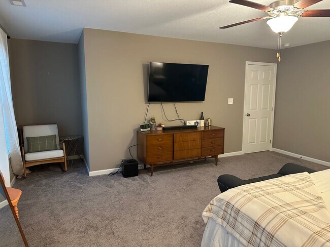 Building Photo - Maryville 37803 - 3 bedroom, 2.5 bath home - Contact Tanner Fee (865) 850-5103