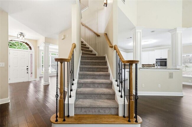 Building Photo - 2058 Woodside Park Dr
