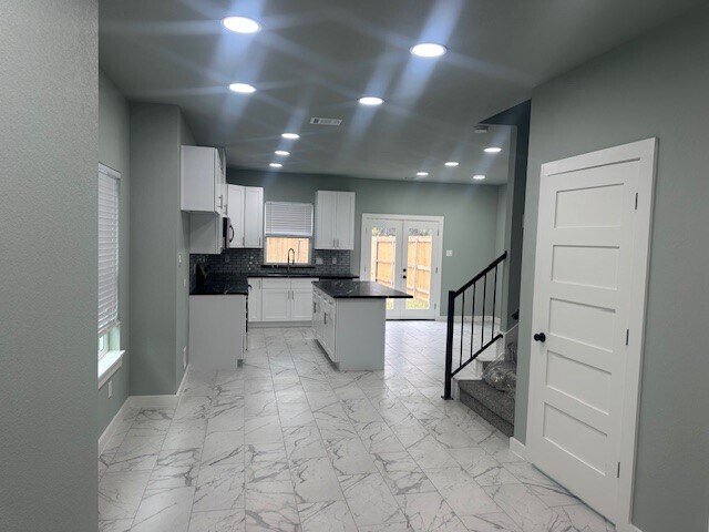 Building Photo - 161 S 10th St