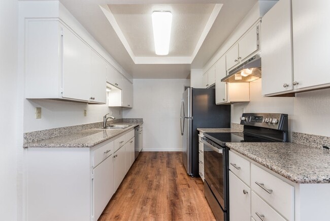 Building Photo - Harborside Waterfront 4 Bed/2.5 Bath Townhouse in Foster City