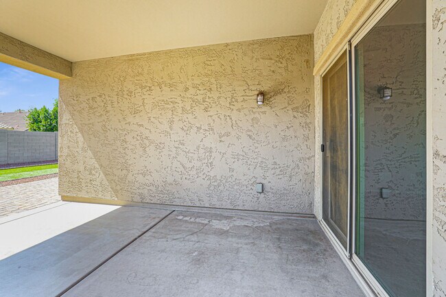Building Photo - 14903 W Georgia Dr