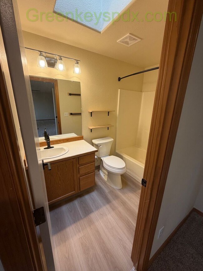 Building Photo - Charming 3-Bedroom/2.5-Bathroom House in the Cathedral Park Neighborhood of St. Johns - See Move-...