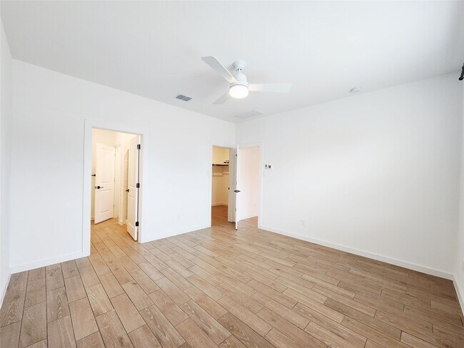 Building Photo - 8430 Bay Rdg Cir